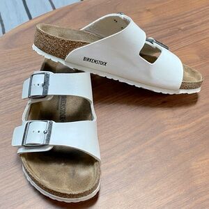 Birkenstock Arizona White Sandals. Size 34